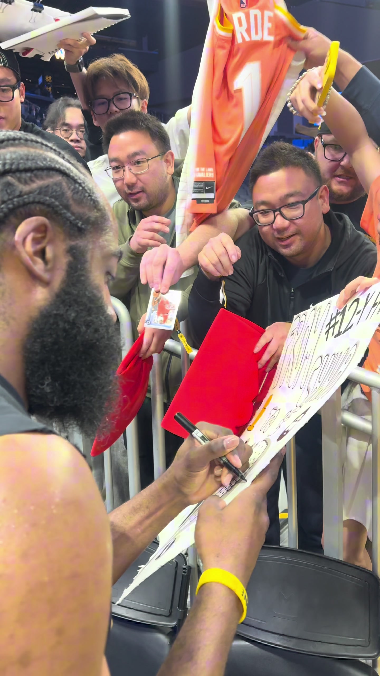 九游体育安卓版、九游体育苹果版、九游体育下载链接、九游体育安装包、九游体育官方下载、体育app推荐-昨日赛后为中国球迷签名！哈登秀中文：中国球迷们 我爱你